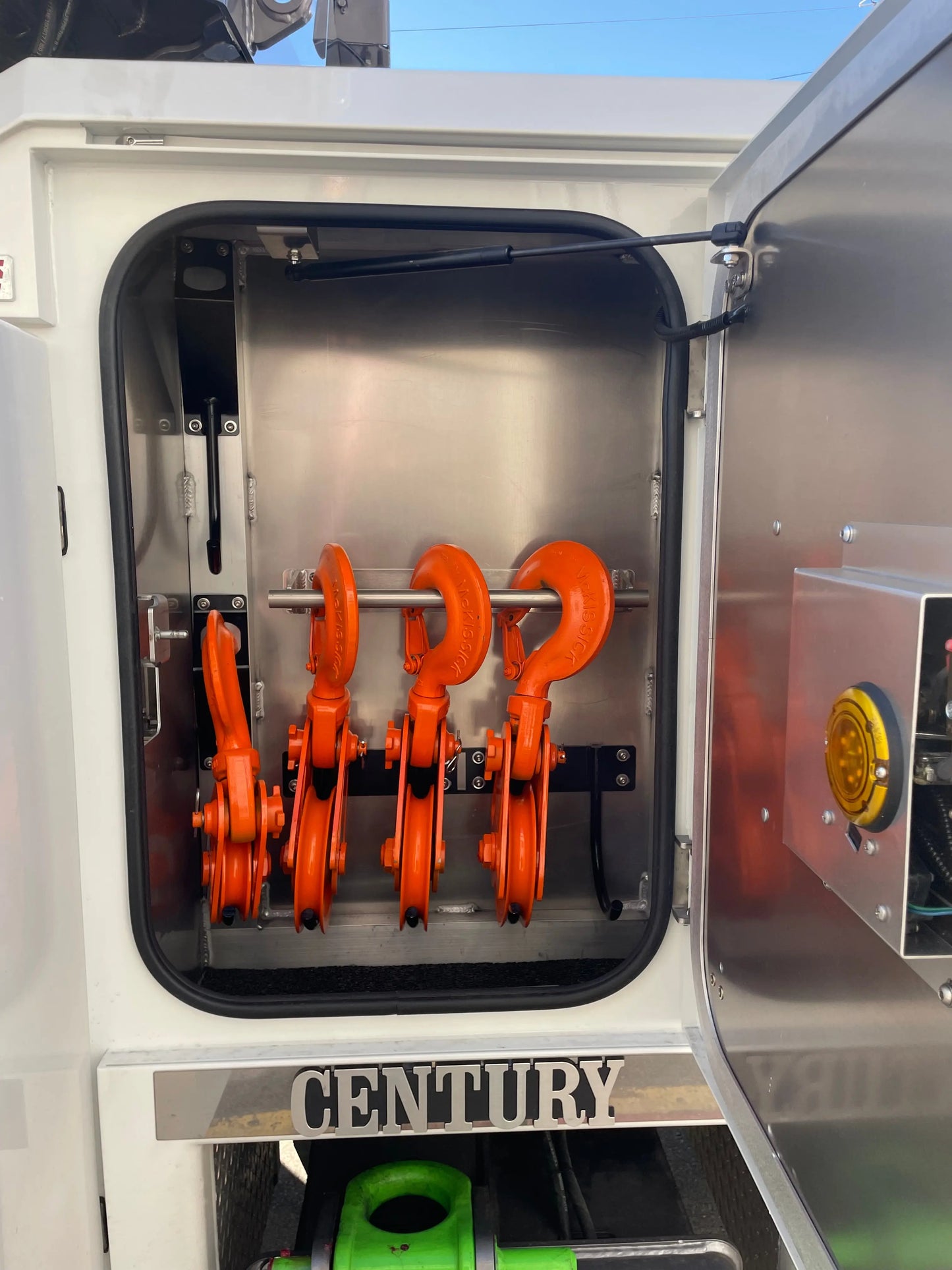 2026 Peterbilt 589 w/ Century 1150 Rotator Sales Units