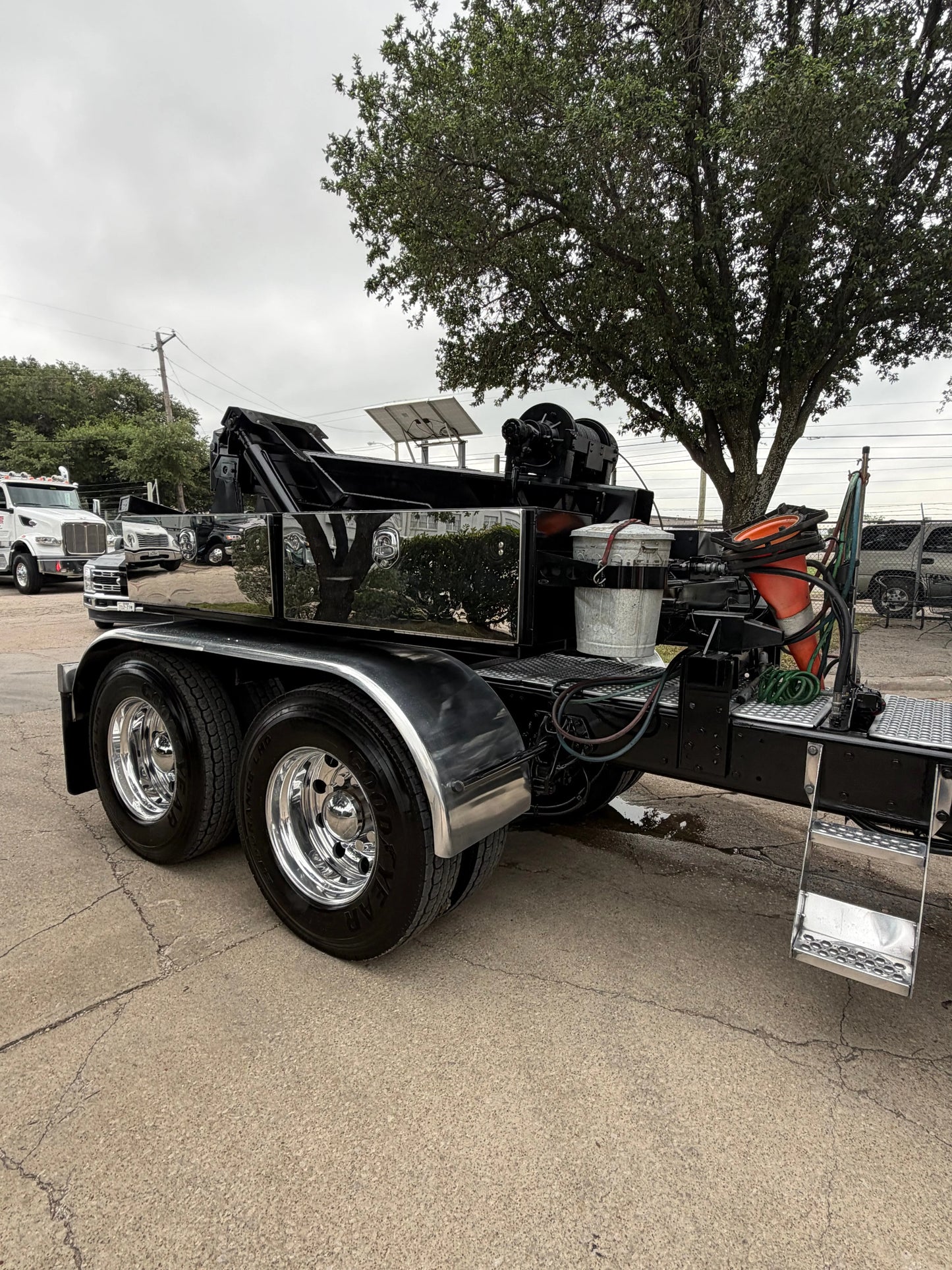 2024 Kenworth W900 w/ Holmes DTU