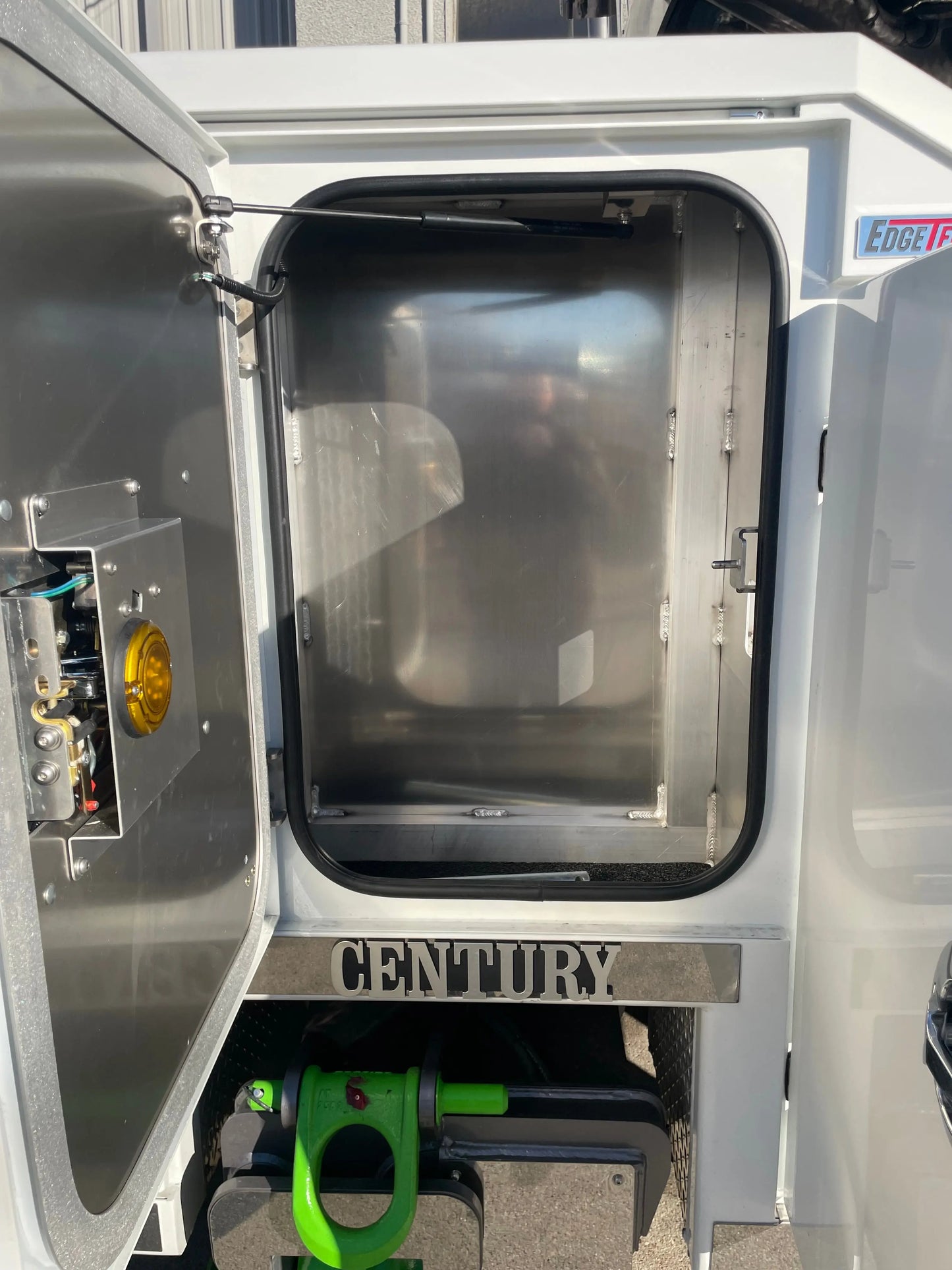 2026 Peterbilt 589 w/ Century 1150 Rotator Sales Units