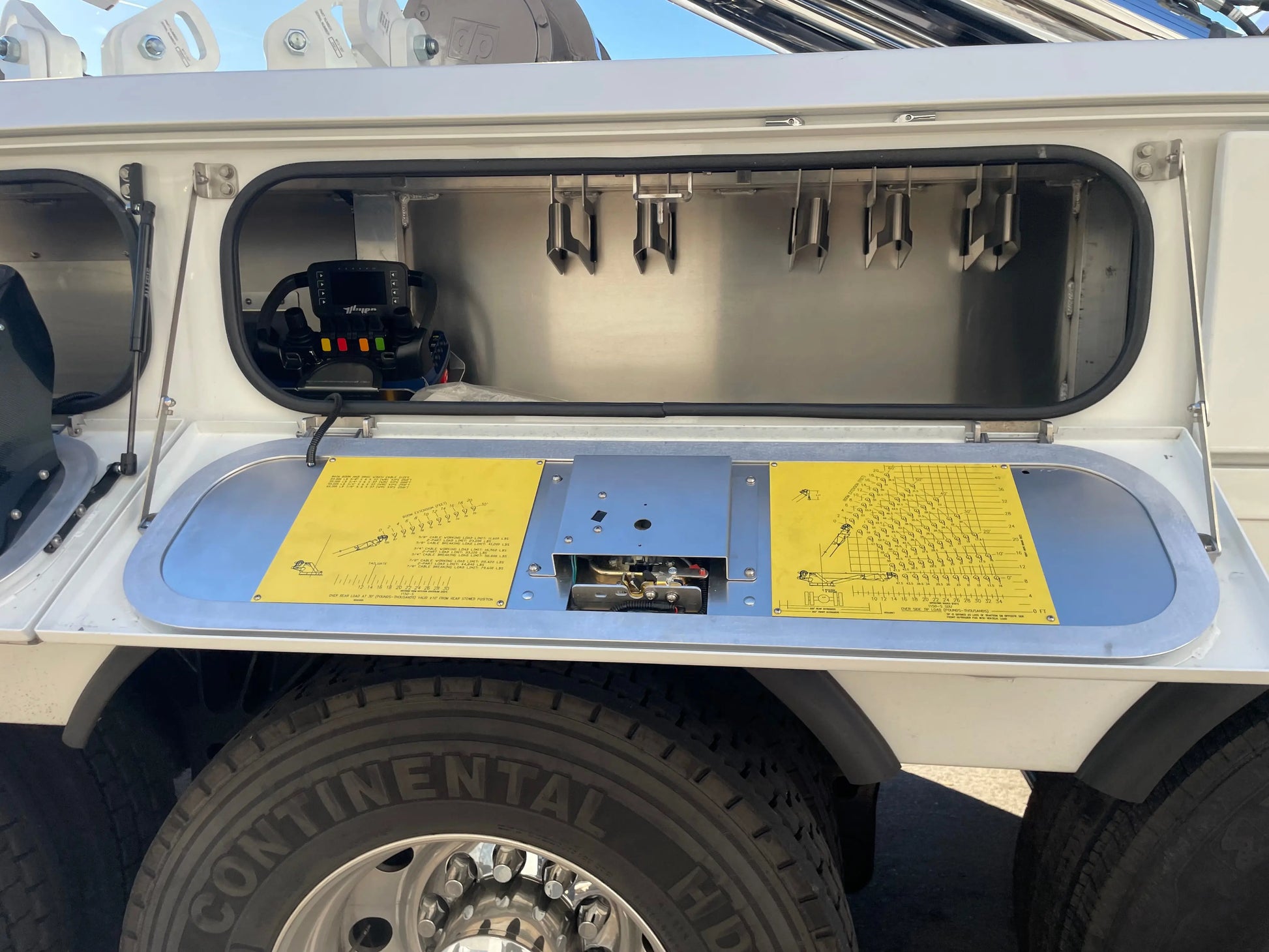 2026 Peterbilt 589 w/ Century 1150 Rotator Sales Units