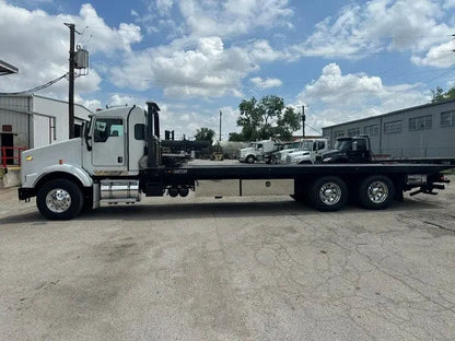 2023 Kenworth T800 w/ Century 30 Series 28'