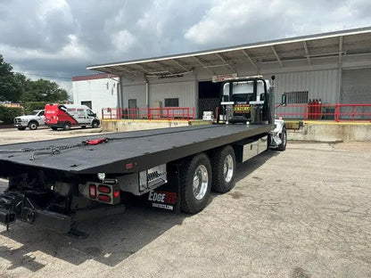 2023 Kenworth T800 w/ Century 30 Series 28'