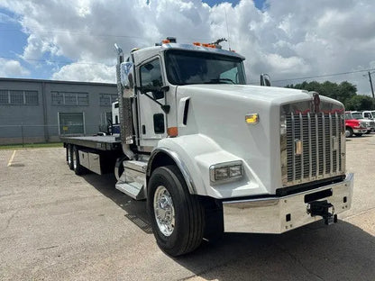 2023 Kenworth T800 w/ Century 30 Series 28'
