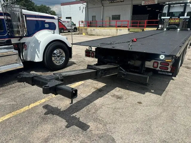 2023 Kenworth T800 w/ Century 30 Series 28'