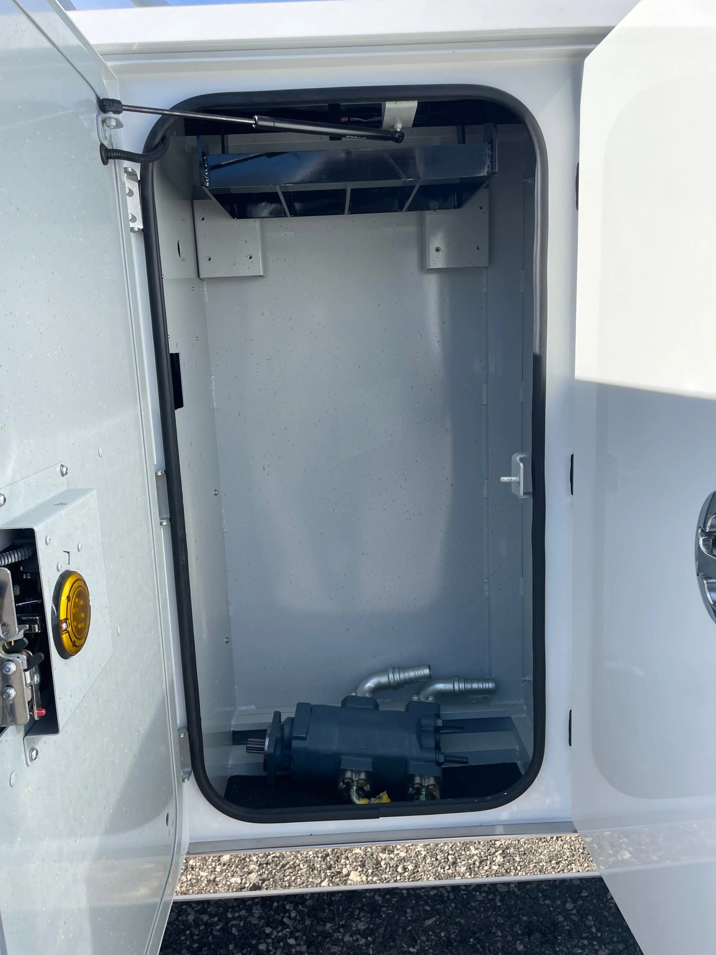 2026 Peterbilt 589 w/ Century 9055 Sales Units