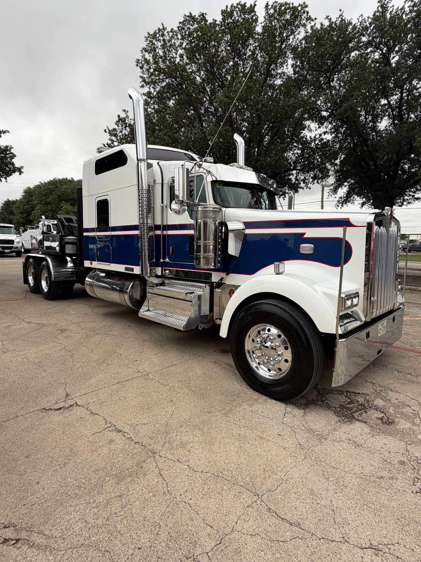 2024 Kenworth W900 w/ Holmes DTU