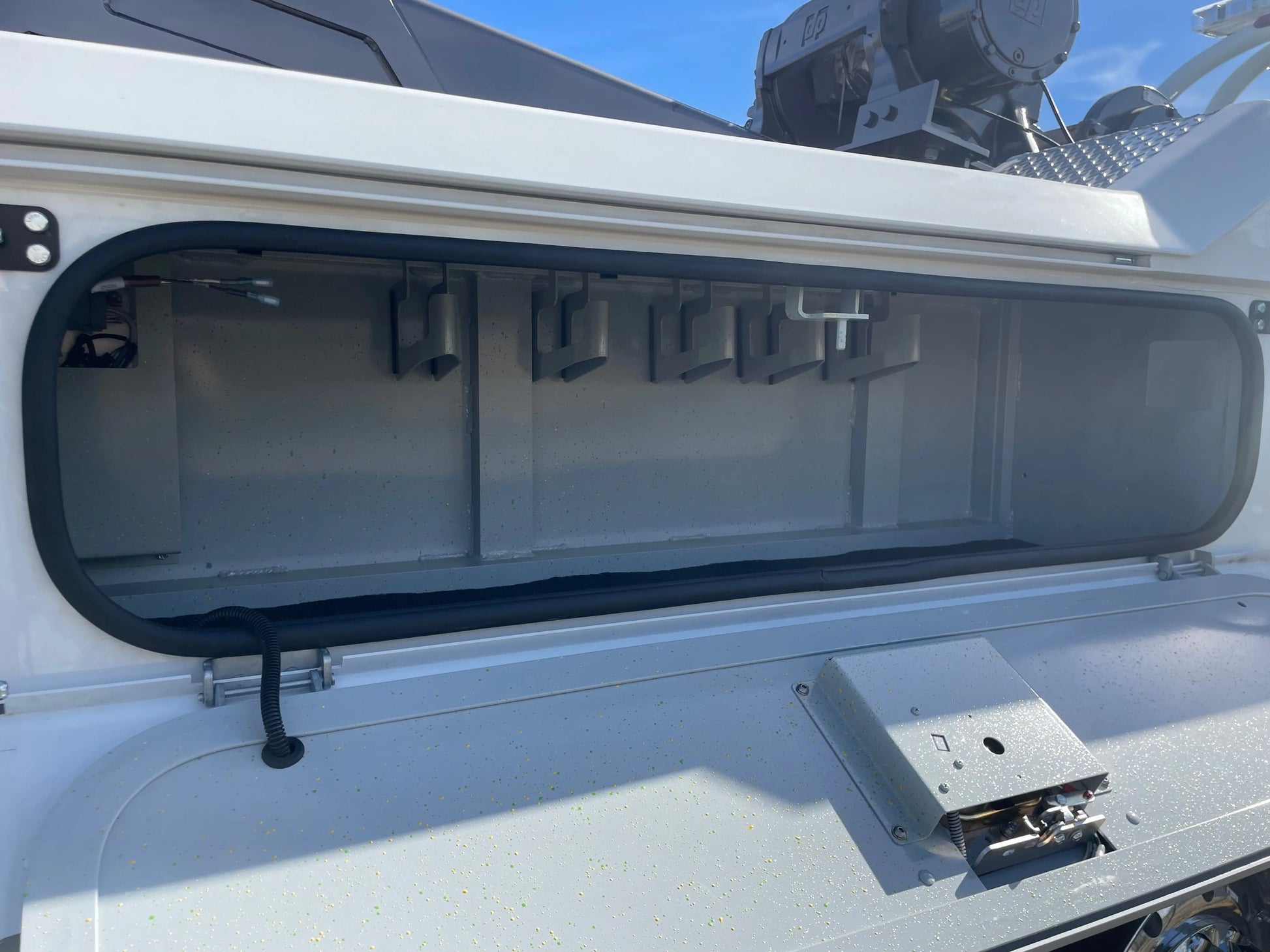 2026 Peterbilt 589 w/ Century 9055 Sales Units