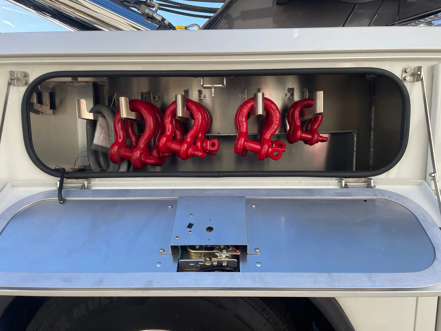 2026 Peterbilt 589 w/ Century 1150 Rotator Sales Units