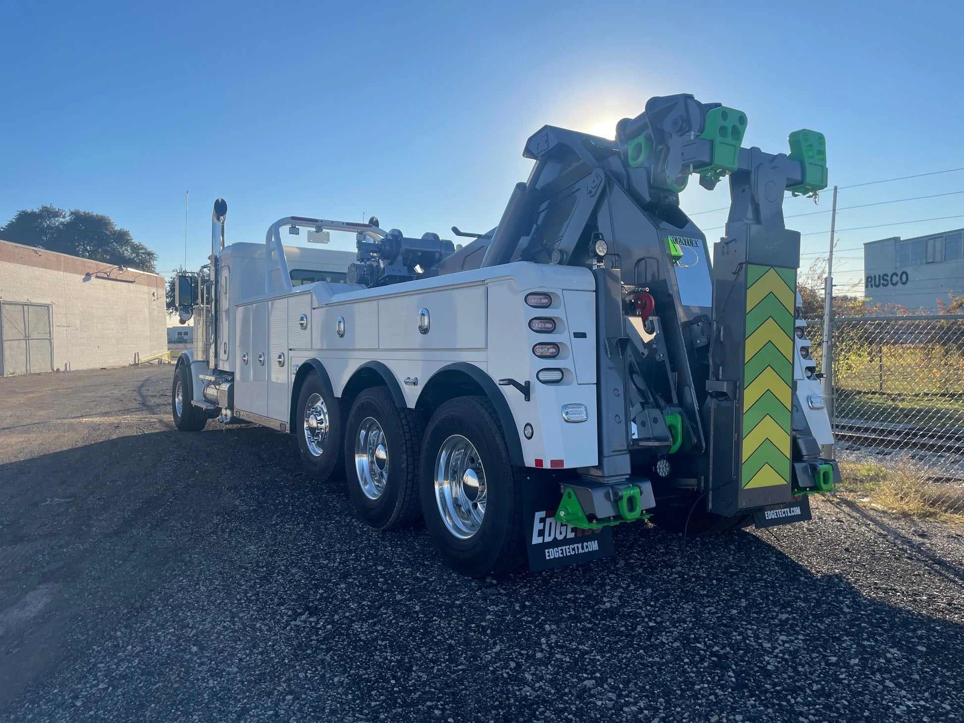 2026 Peterbilt 589 w/ Century 9055 Sales Units