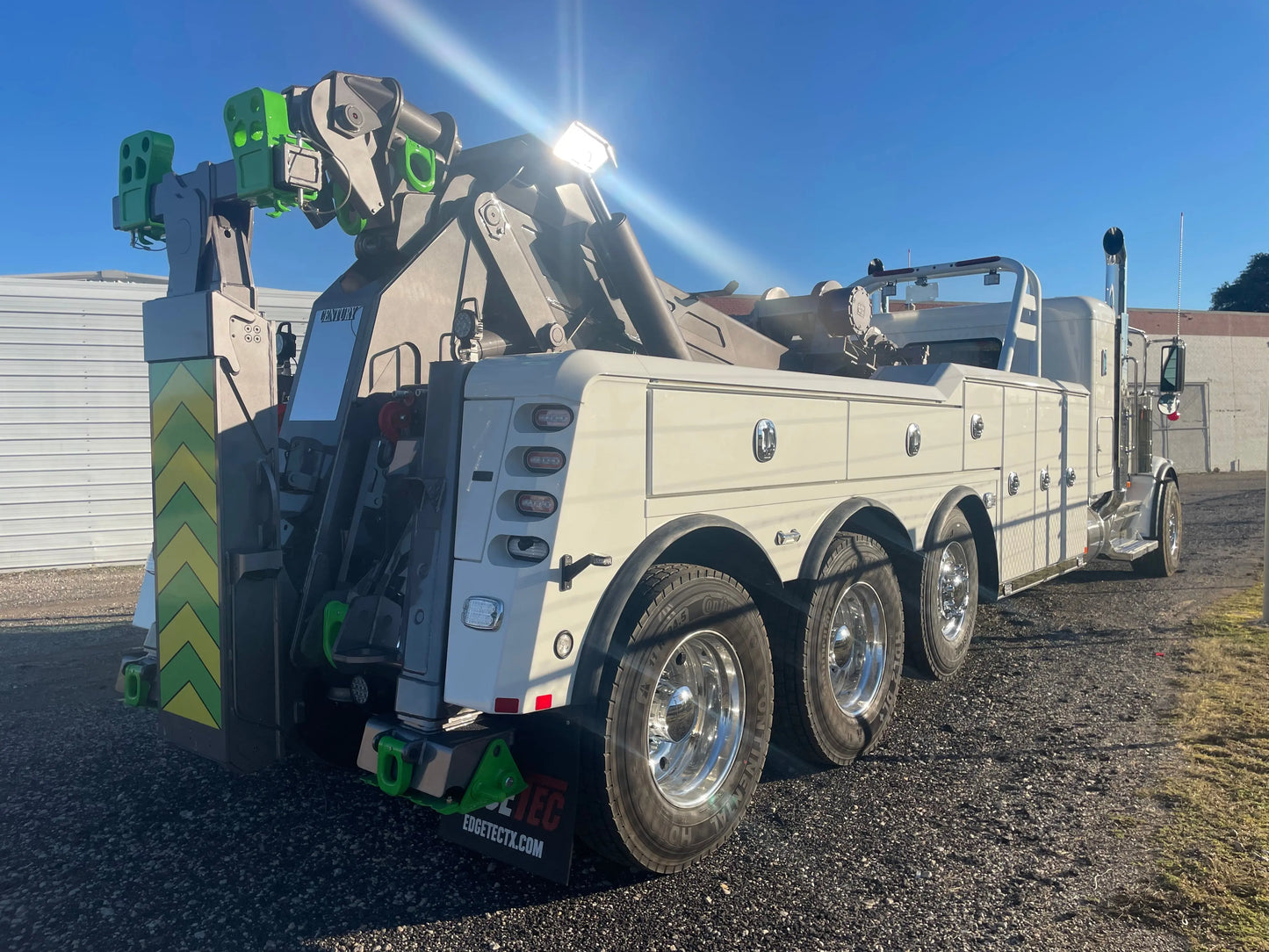 2026 Peterbilt 589 w/ Century 9055 Sales Units