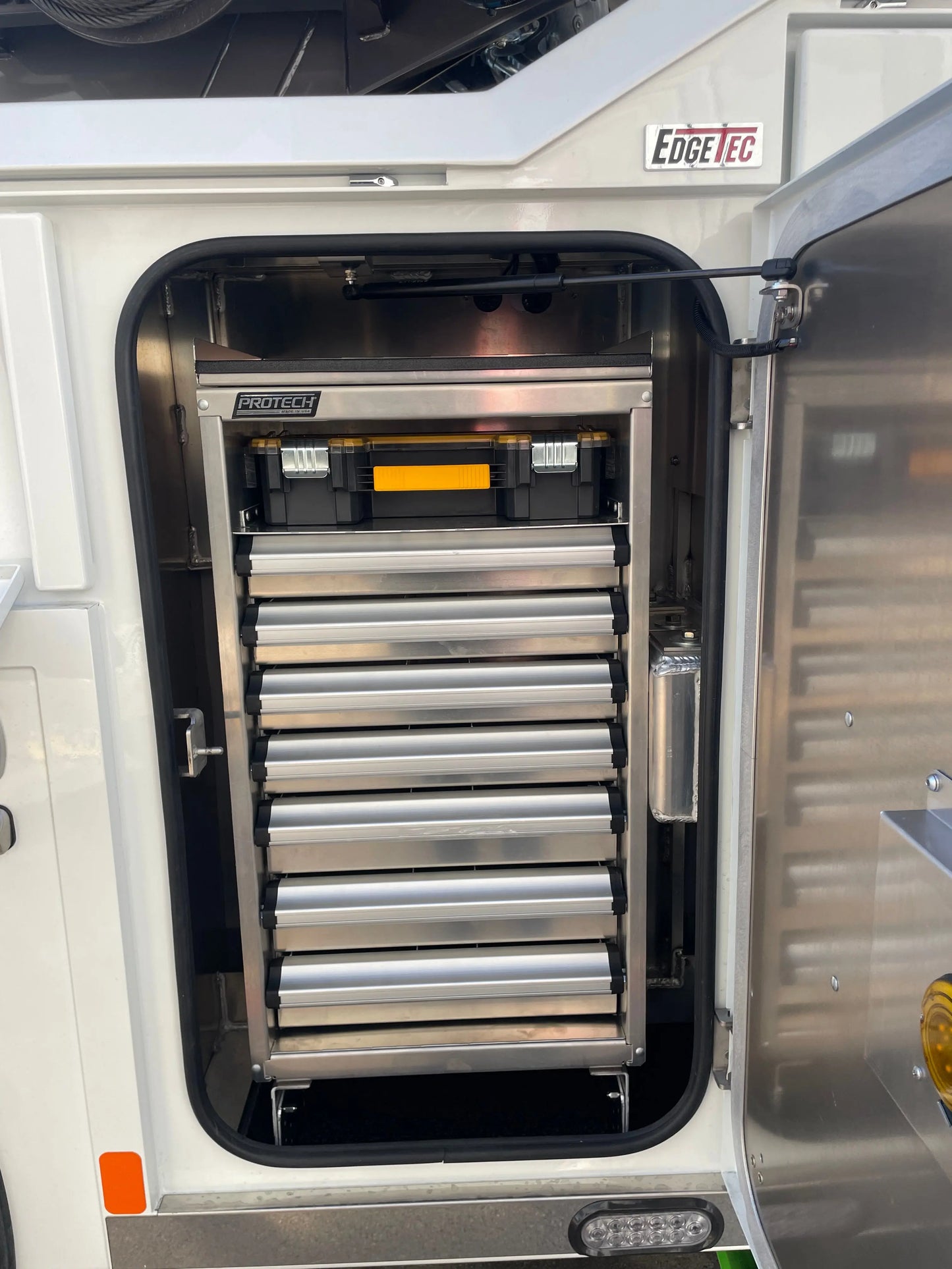 2026 Peterbilt 589 w/ Century 1150 Rotator Sales Units