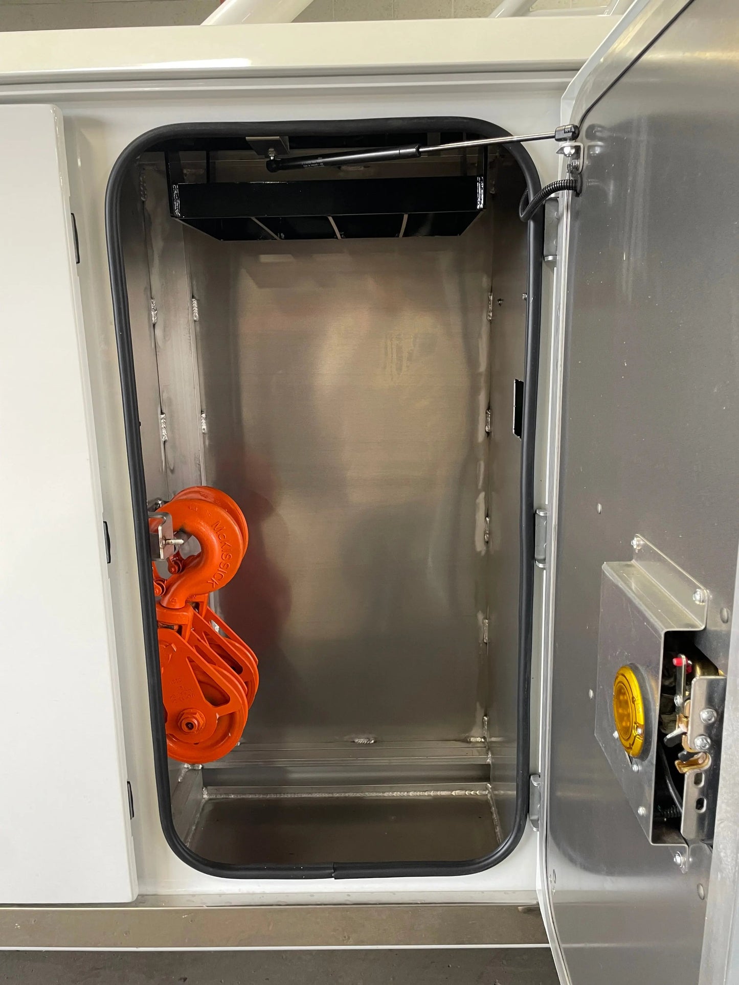 2026 Peterbilt 567 w/ Century 5130 Sales Units