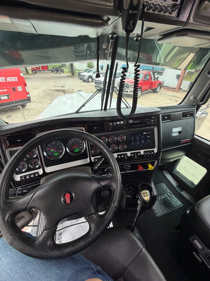 2024 Kenworth W900 w/ Holmes DTU