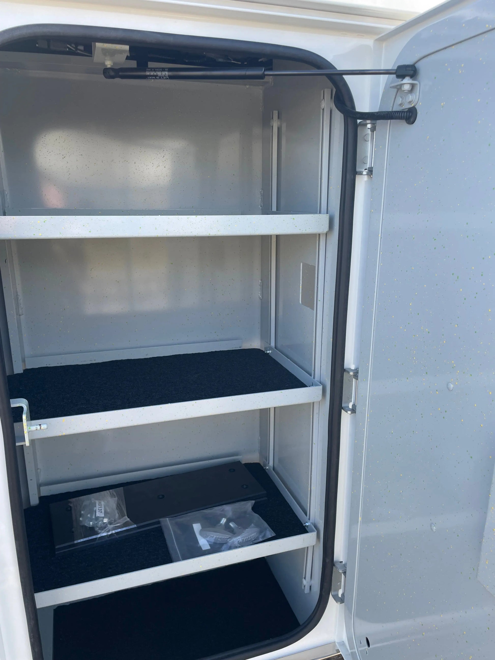 2026 Peterbilt 589 w/ Century 9055 Sales Units