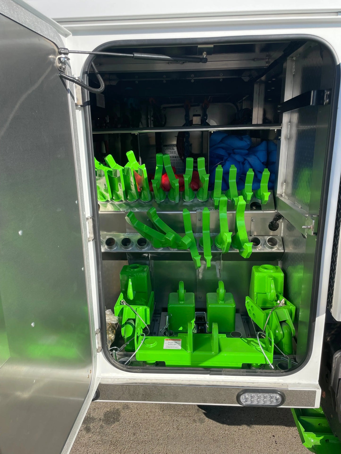 2026 Peterbilt 589 w/ Century 1150 Rotator Sales Units