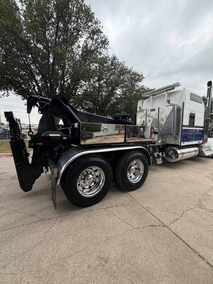 2024 Kenworth W900 w/ Holmes DTU