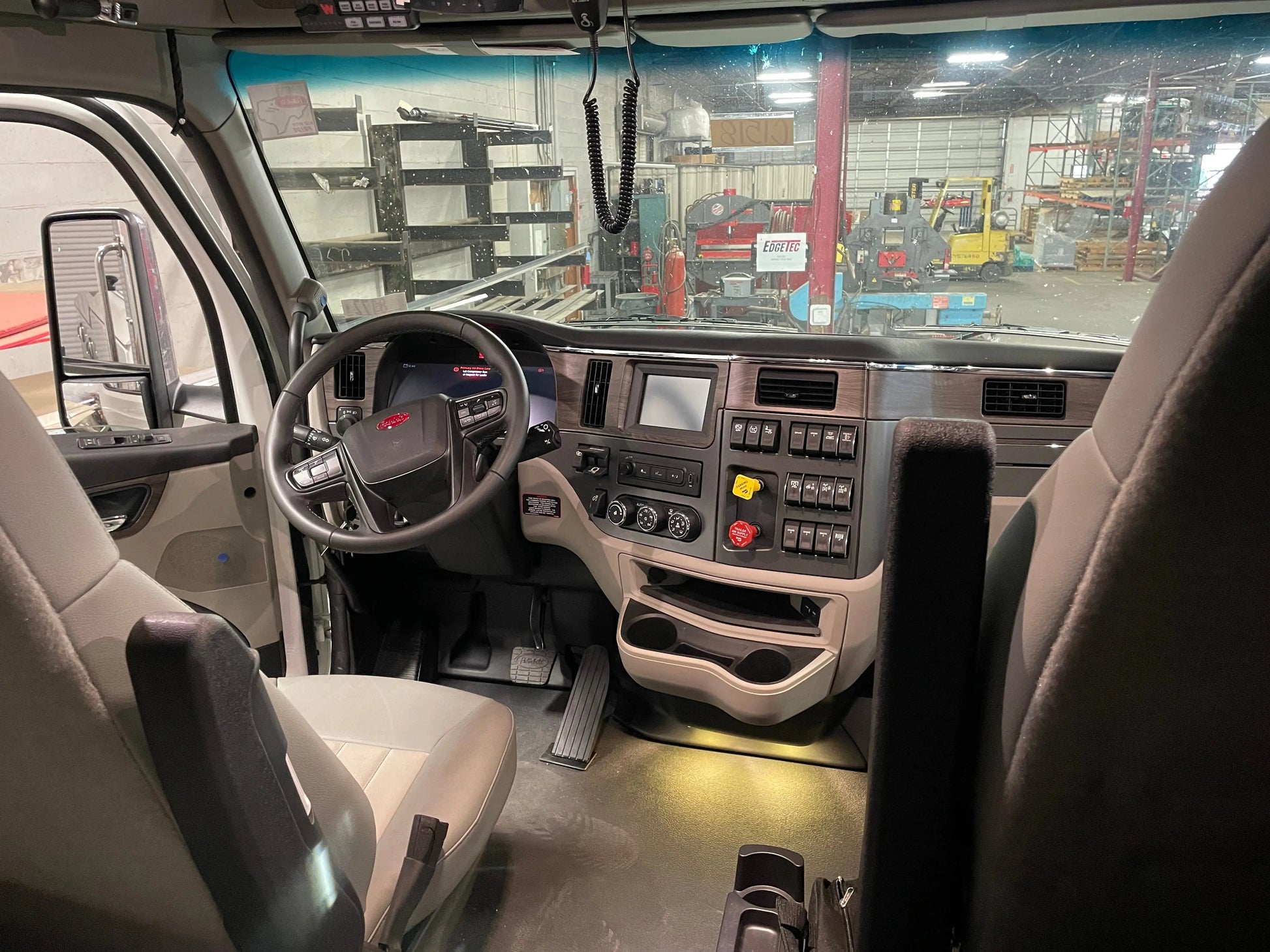 2026 Peterbilt 567 w/ Century 5130 Sales Units