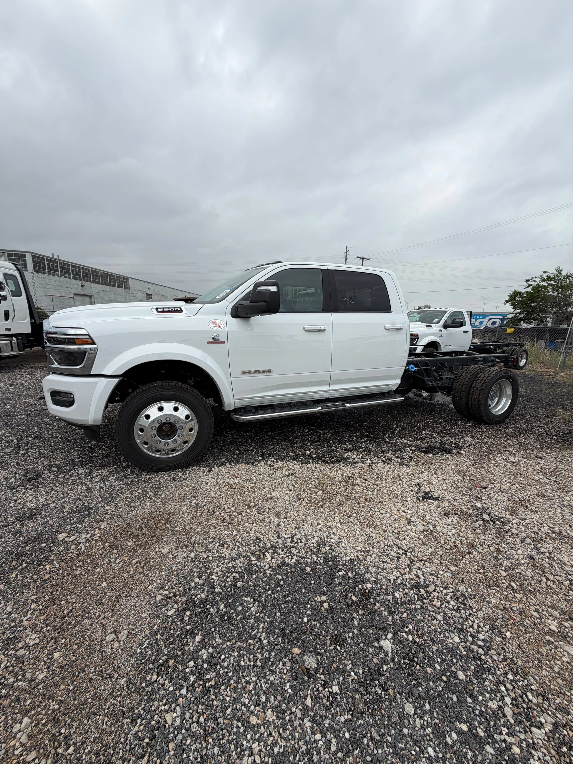 2026 Ram 5500 Laramie 4WD w/ Chevron 408 Twin Line EdgeTec - Hooks