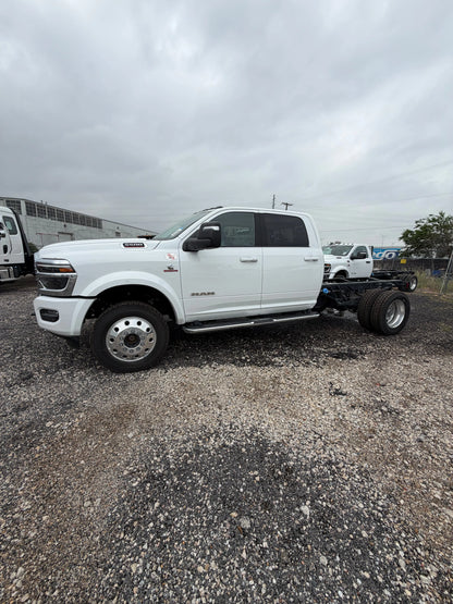 2026 Ram 5500 Laramie 4WD w/ Chevron 408 Twin Line EdgeTec - Hooks