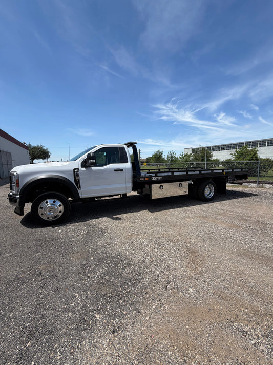2026 Ford F550 Gas w/Century 10 Series Carrier
