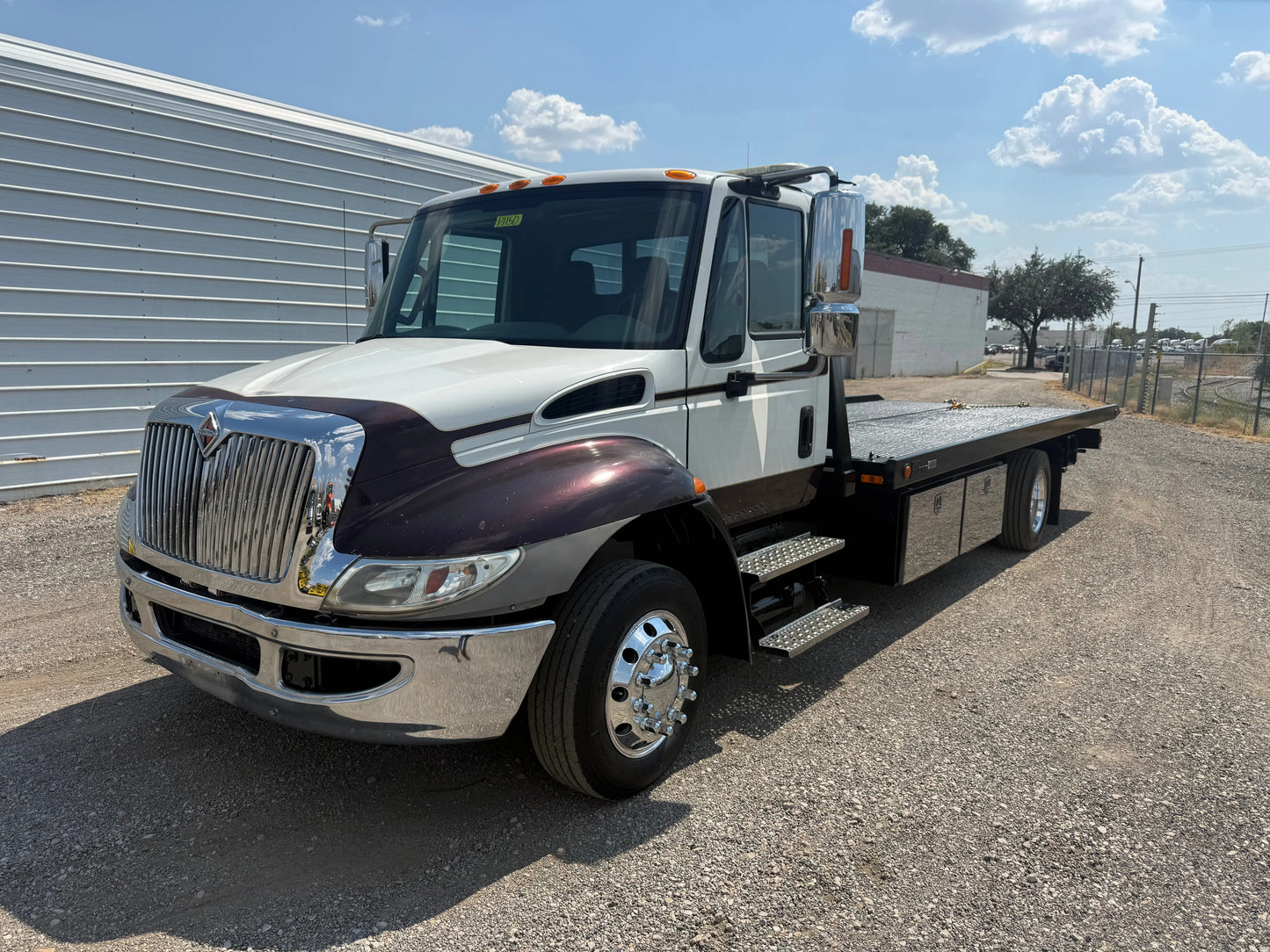 2012 International 4300 w/ Vulcan 12 Series Carrier