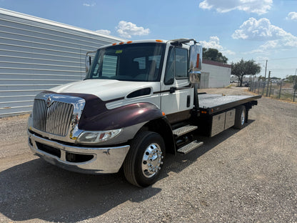 2012 International 4300 w/ Vulcan 12 Series Carrier