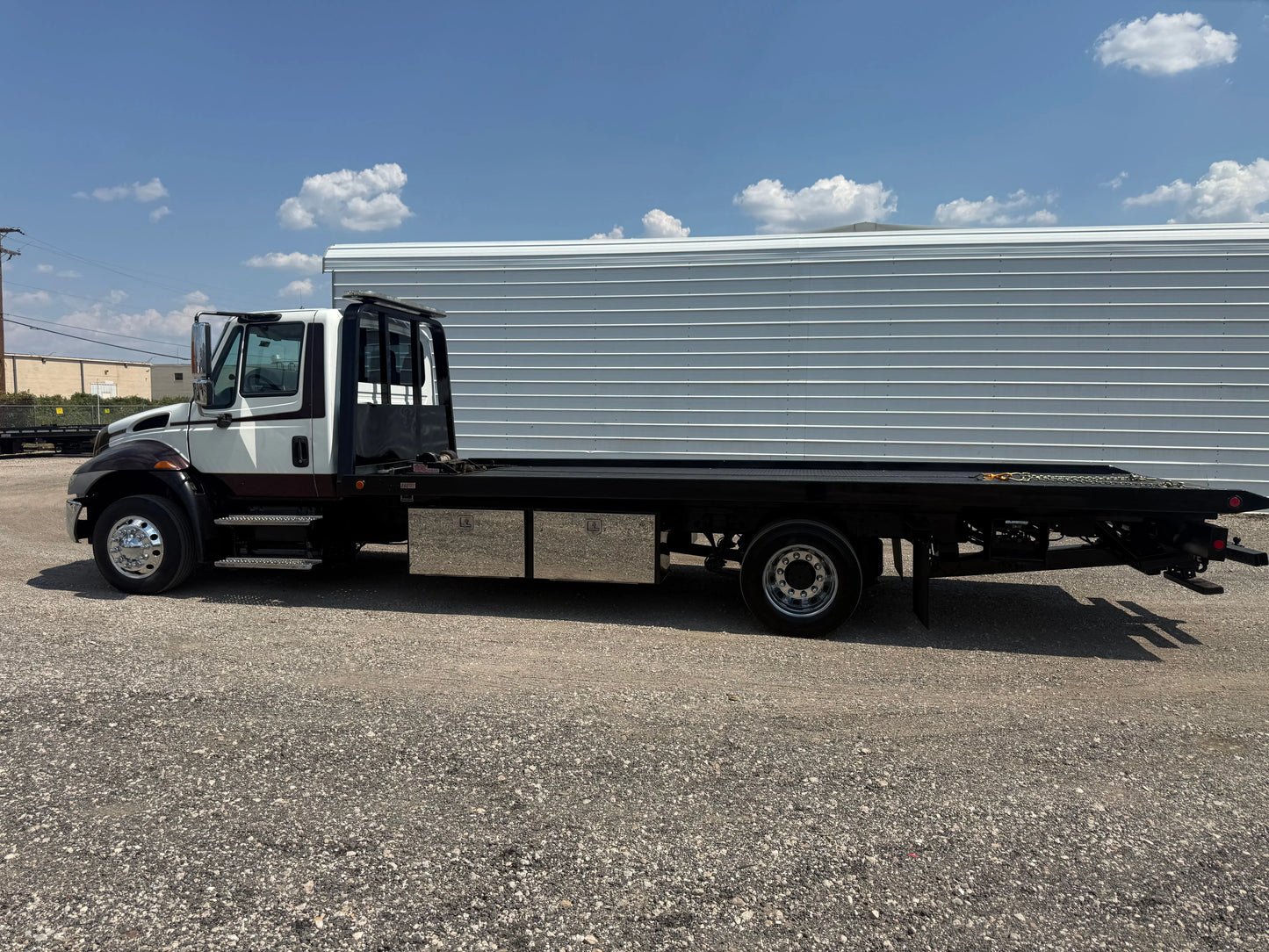 2012 International 4300 w/ Vulcan 12 Series Carrier