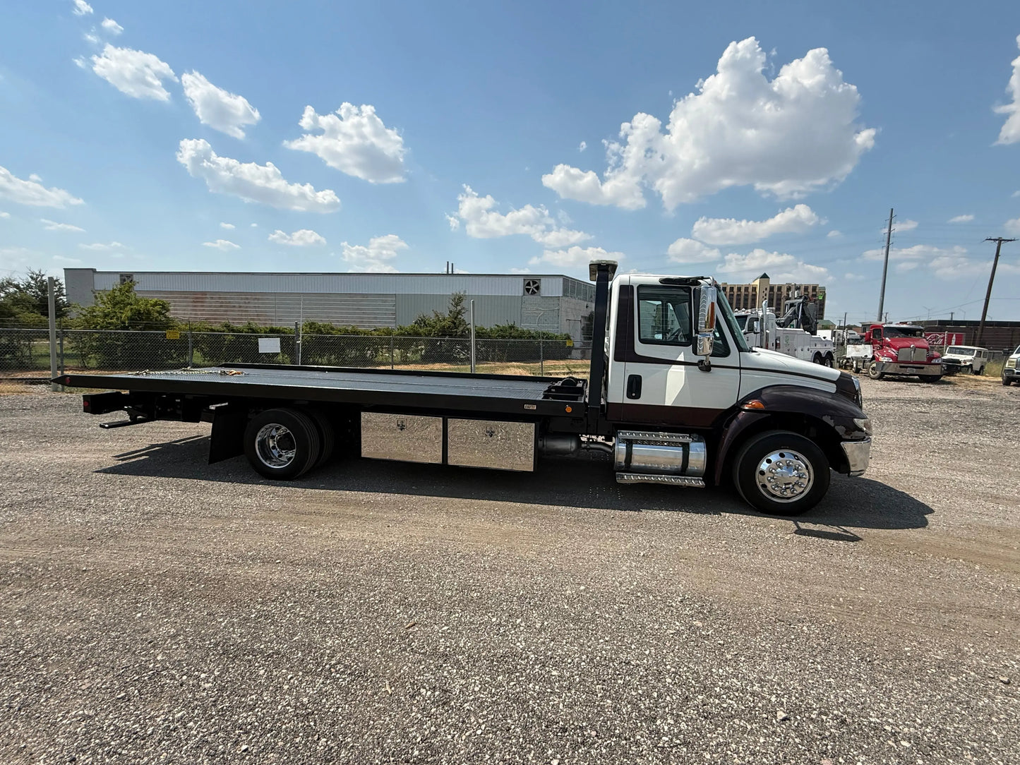 2012 International 4300 w/ Vulcan 12 Series Carrier
