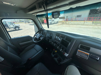 Kenworth T880 w/ Century 30 Series Carrier