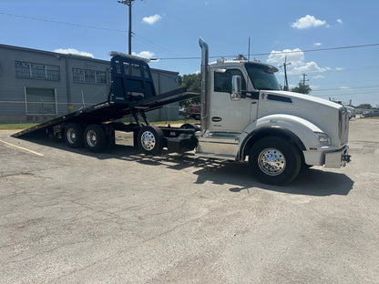 Kenworth T880 w/ Century 30 Series Carrier