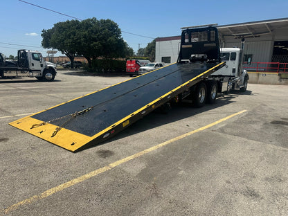Kenworth T880 w/ Century 30 Series Carrier
