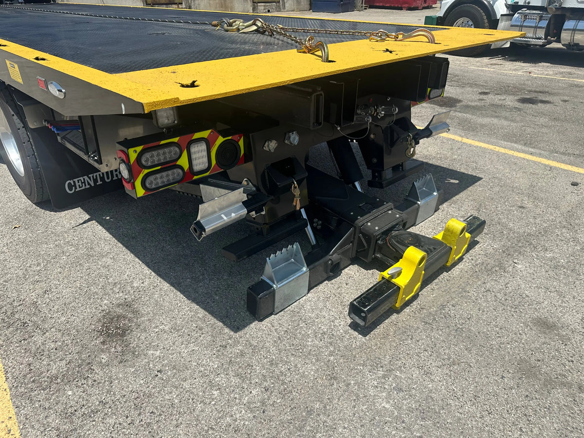 Kenworth T880 w/ Century 30 Series Carrier