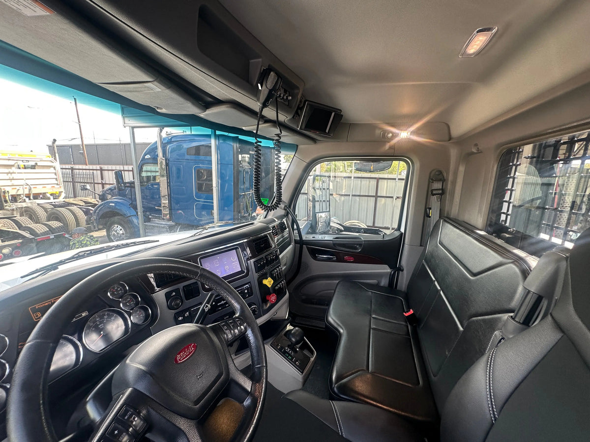2021 Peterbilt w/ Century 30 Series Carrier