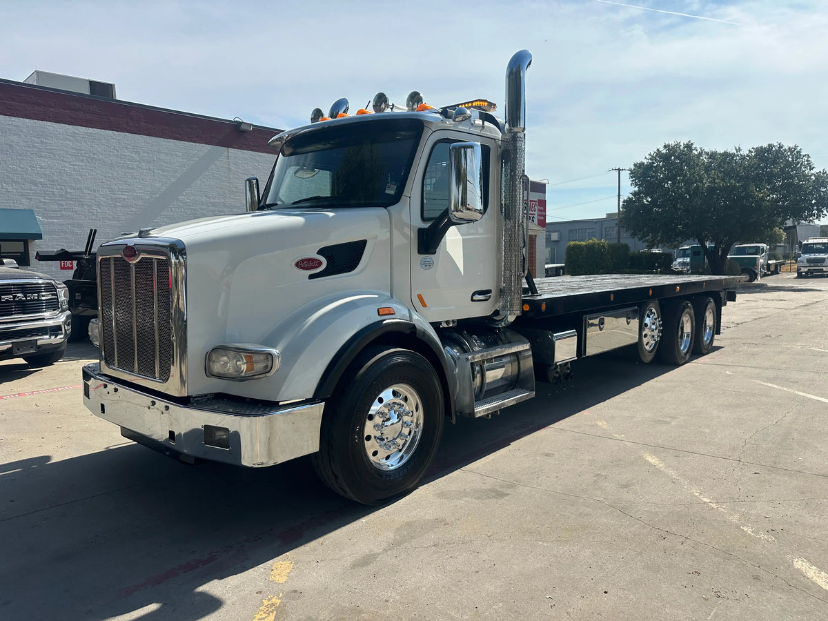 2021 Peterbilt w/ Century 30 Series Carrier