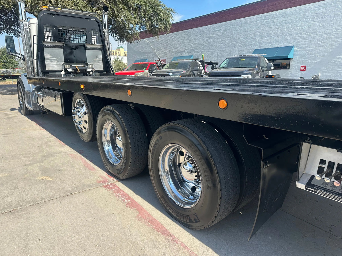 2021 Peterbilt w/ Century 30 Series Carrier