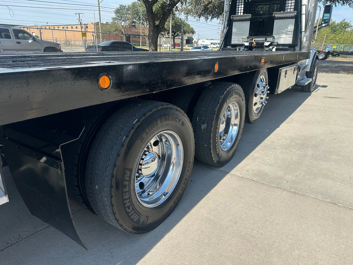 2021 Peterbilt w/ Century 30 Series Carrier