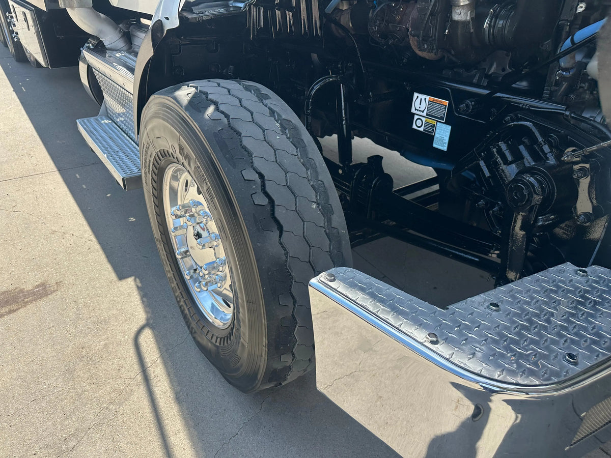 2021 Peterbilt w/ Century 30 Series Carrier