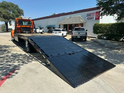 2018 Peterbilt 337 w/ Xtreme EZ Loader Deck