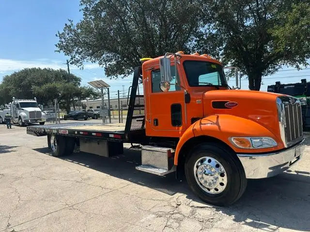 2018 Peterbilt 337 w/ Xtreme EZ Loader Deck