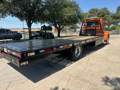 2018 Peterbilt 337 w/ Xtreme EZ Loader Deck