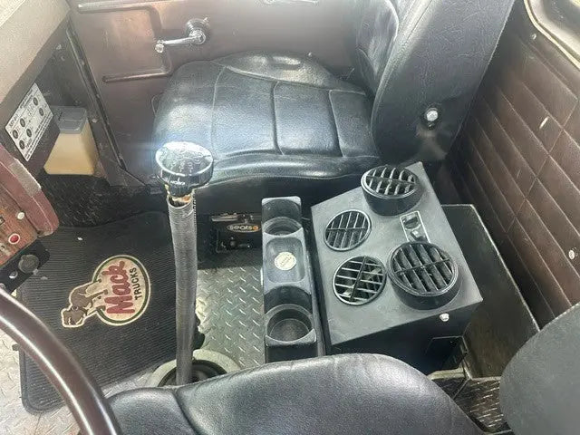 1974 White Constructor w/ Century 40 Series Carrier
