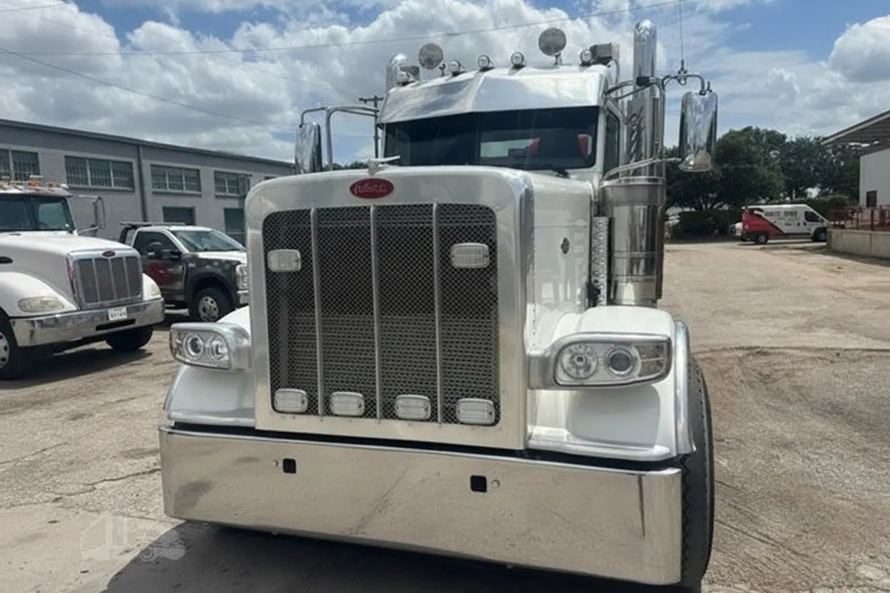 2023 Peterbilt 389 w/ Jerr-Dan 50-Ton Wrecker