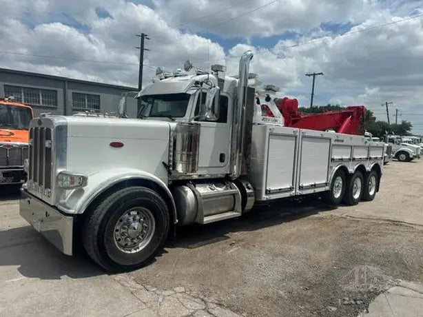 2023 Peterbilt 389 w/ Jerr-Dan 50-Ton Wrecker