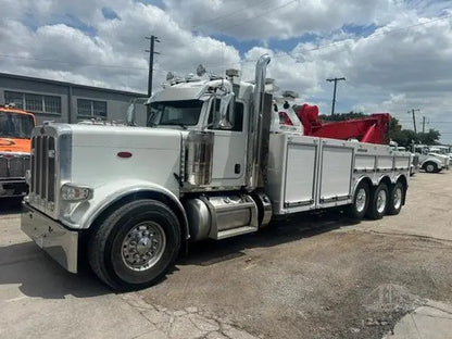 2023 Peterbilt 389 w/ Jerr-Dan 50-Ton Wrecker