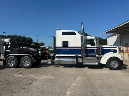 2024 Kenworth W900 w/ Holmes DTU