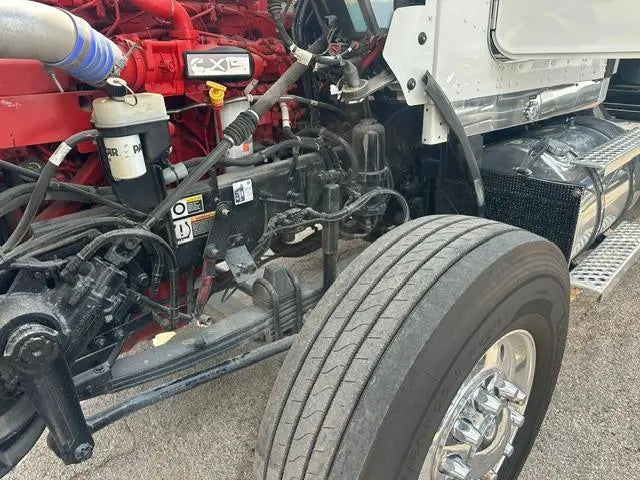 2023 Kenworth T800 w/ Century 30 Series 28'
