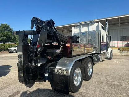 2024 Kenworth W900 w/ Holmes DTU