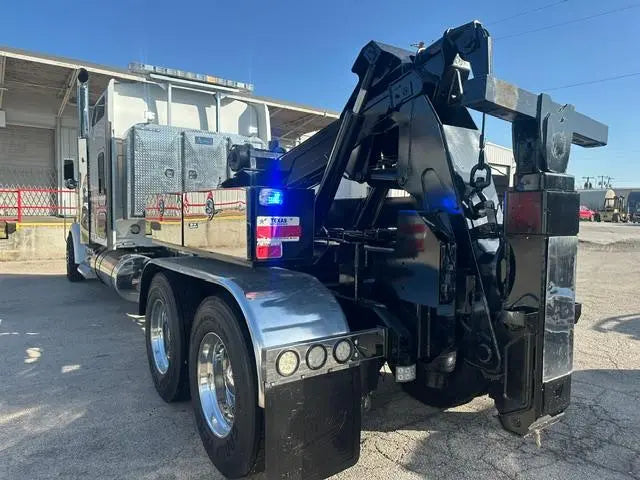 2024 Kenworth W900 w/ Holmes DTU