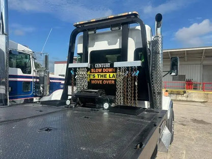 2023 Kenworth T800 w/ Century 30 Series 28'