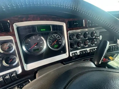 2024 Kenworth W900 w/ Holmes DTU